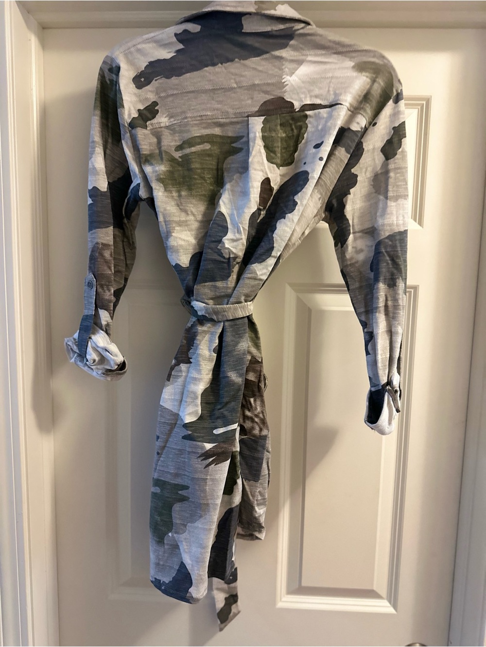 Mystree Heather Gray Casual Top with Subtle Tag Detail - Picture 2 of 4
